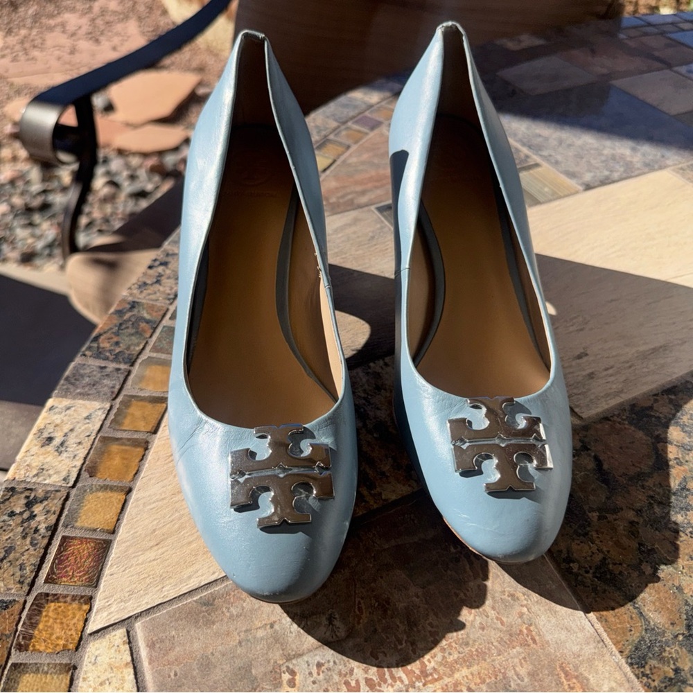 Tory Burch 'Raleigh' Leather Pump Logo Toe- Brook Light Blue / Silver 9M 9